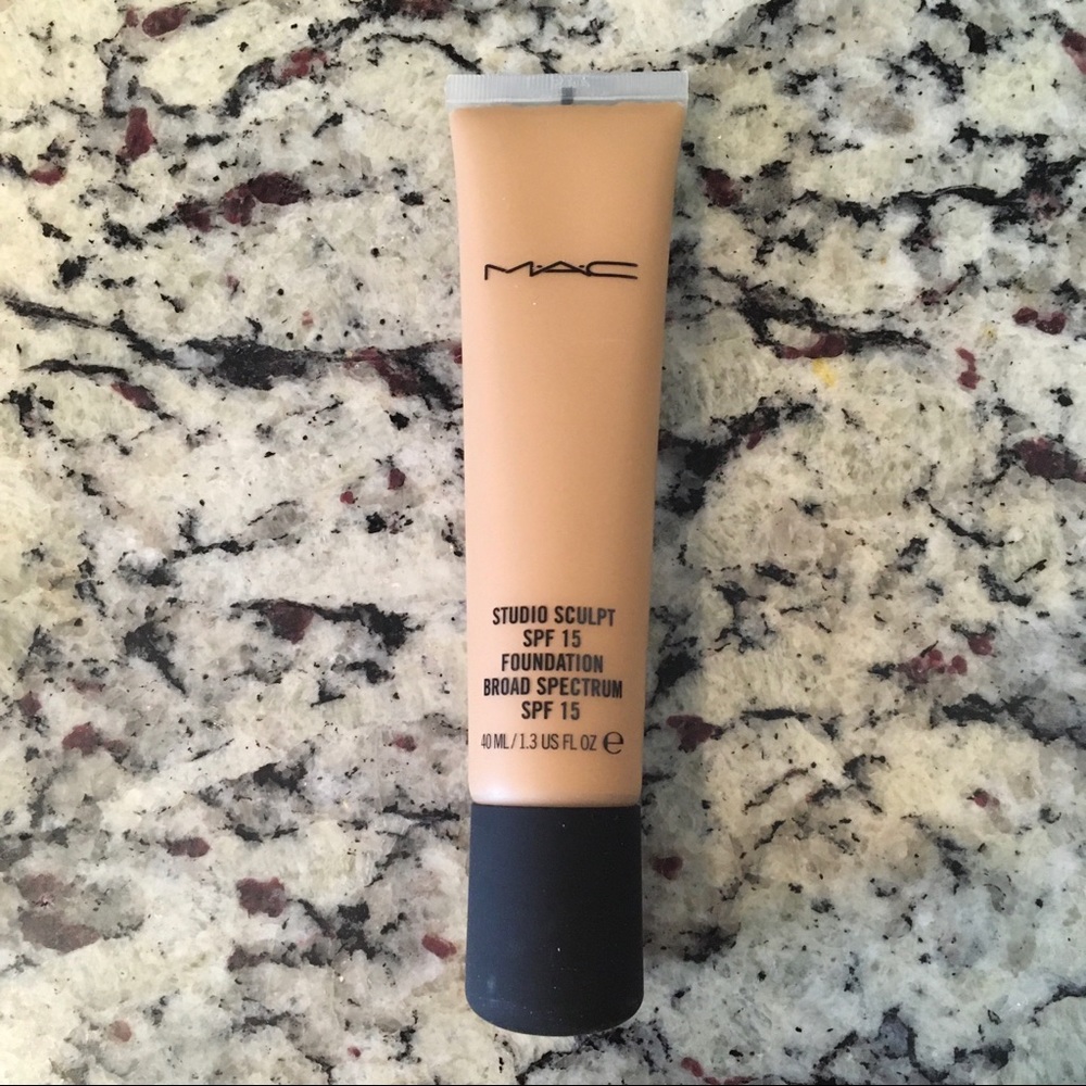 MAC Studio Sculpt SPF 15 Foundation NC42